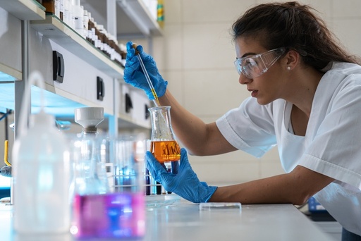 [RW2-TRC-A150930-500MG] N-Acetyl 2-[(2-Amino-6-chloro-9H-purin-9-yl)methoxy]-1,3-propanediol Diacetate Dimer 500mg